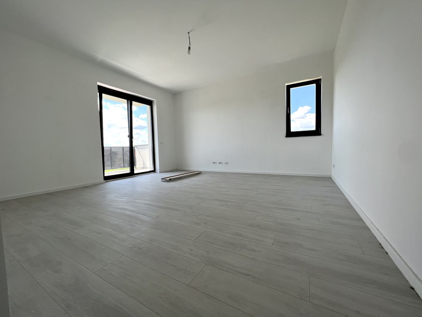 APARTAMENT CU 2 CAMERE - Poză 4