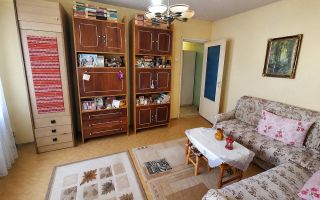 Apartament 3 camere, Zona Dacia   luminos, liniștit, cu vedere spre spațiu verde - Poză 1