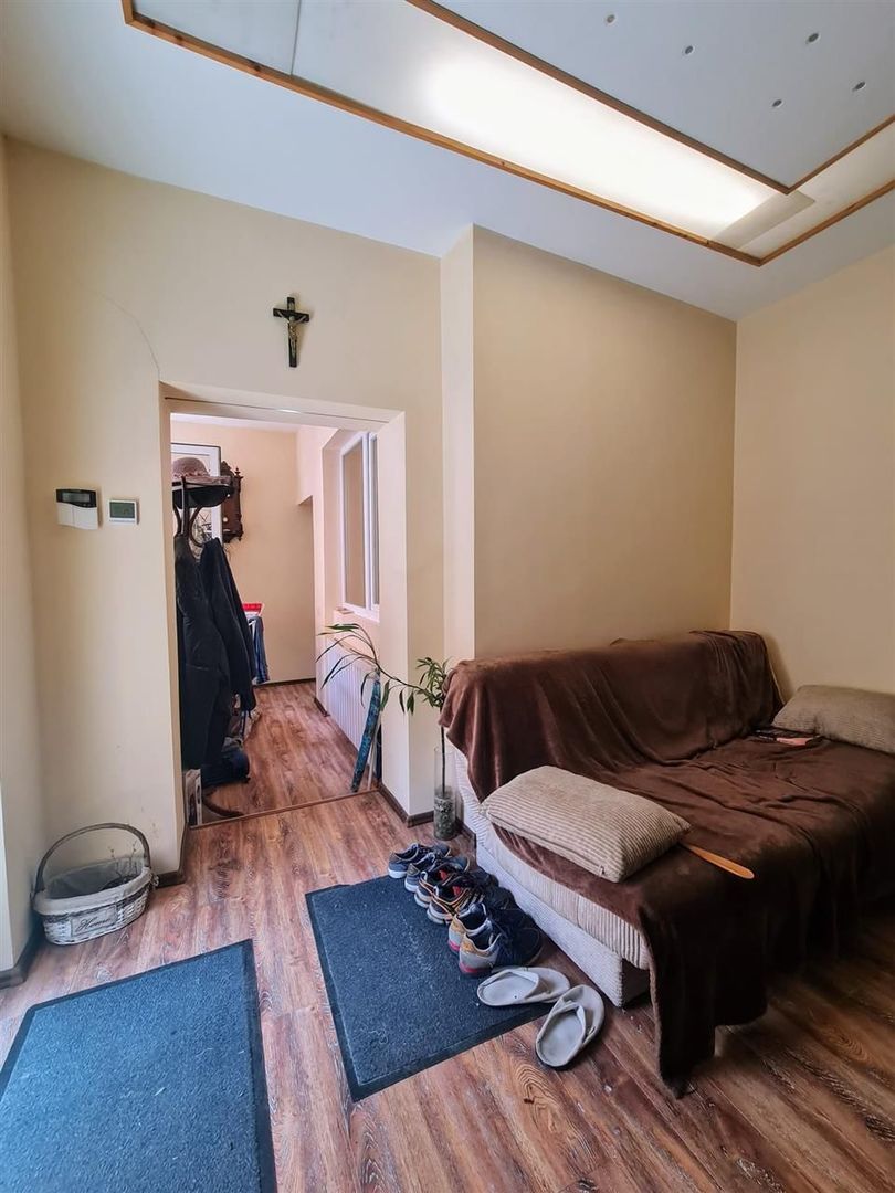 Casa centrala la curte comuna - Poză 3