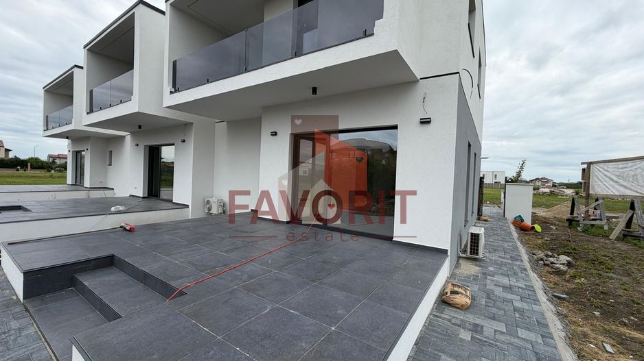 Triplex in Sacalaz | Finisaje premium | 4 camere | Asfalt | 2 balcoane - Poză 14