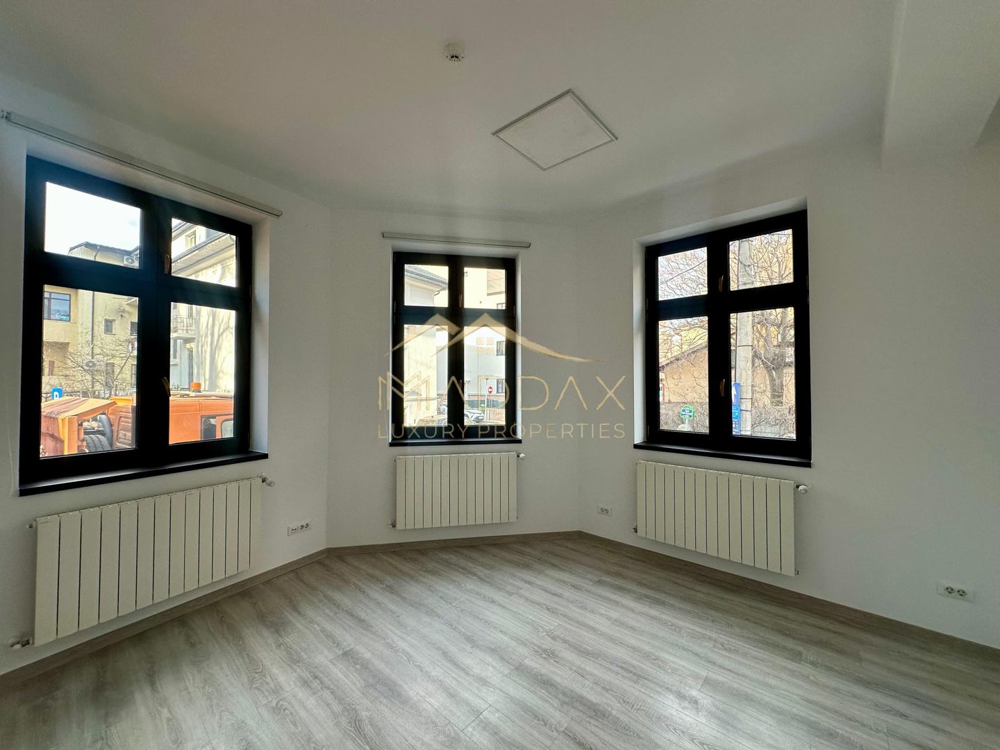 Spatiu birouri 3 camere // zona linistita // Piata Victoriei // Dorobanti - Poză 1