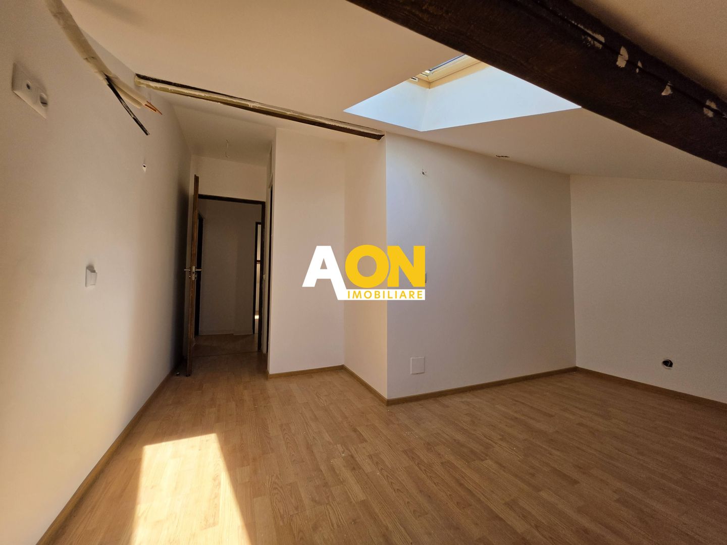 Apartament 5 camere, renovat, 68 mp utili + mansarda 52 mp,  Cetate - Poză 20