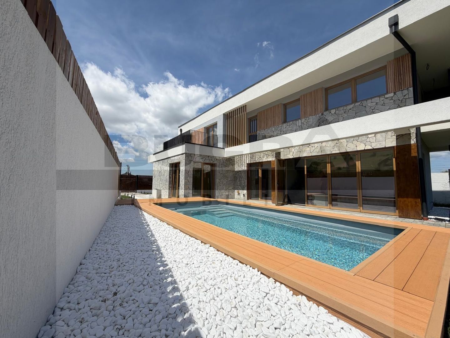 Casa unifamiliara de 170mp, teren 550mp, piscina, garaj, Sannicoara - Poză 1