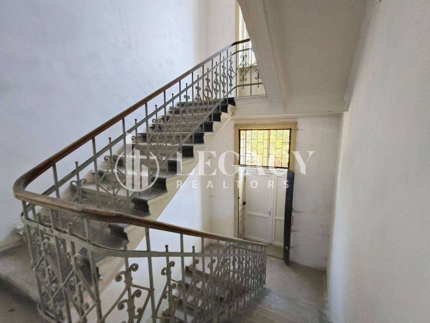 VÂNZARE/SCHIMB CU TEREN  - Clădire interbelică, centru oraș Siret - Poză 6