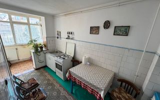 Apartament 3 camere, etaj 2 - zona Centru - Poză 3