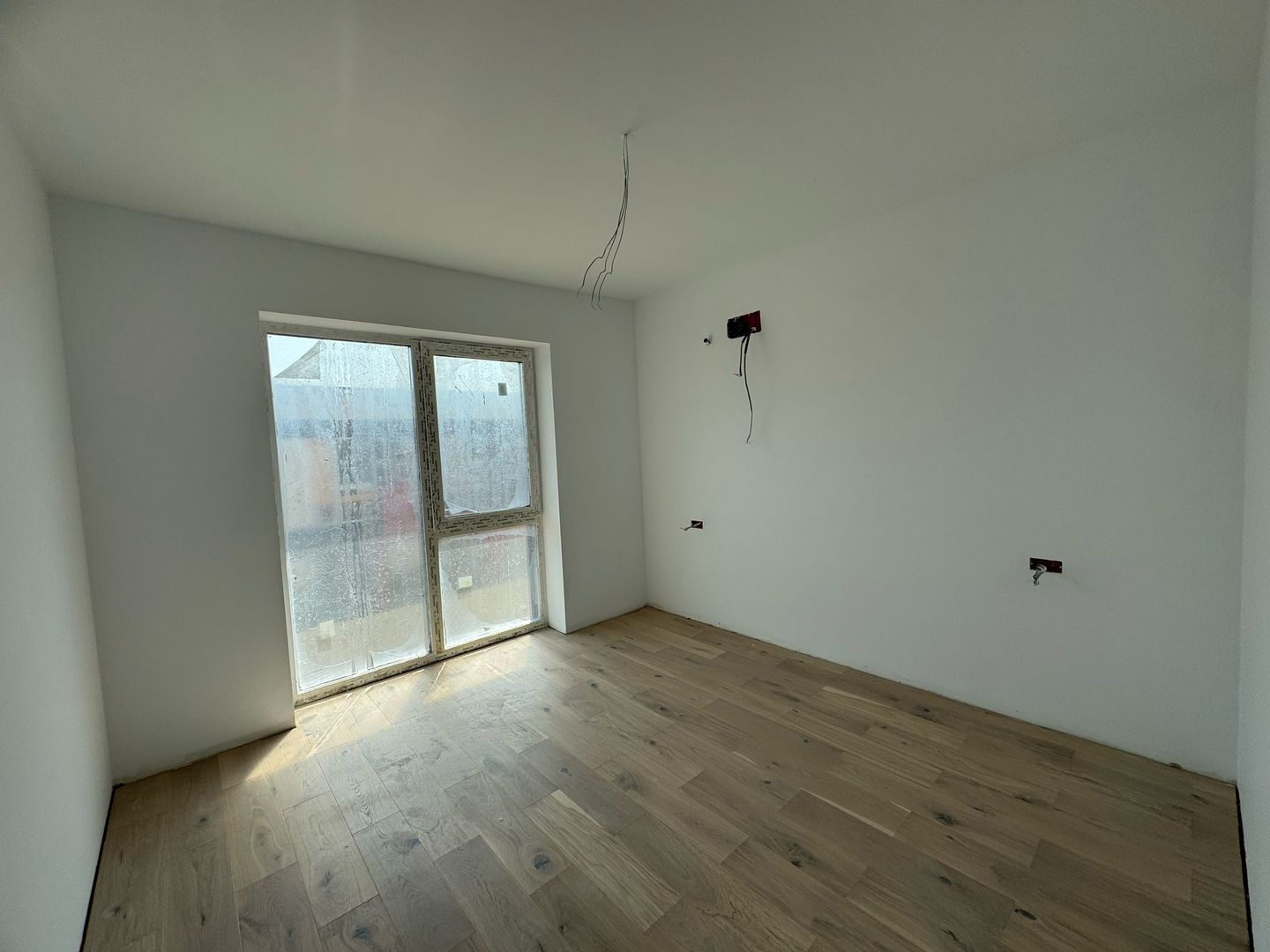 Townhouse modern cu grădină privată într-un cartier verde și sigur - Poză 1