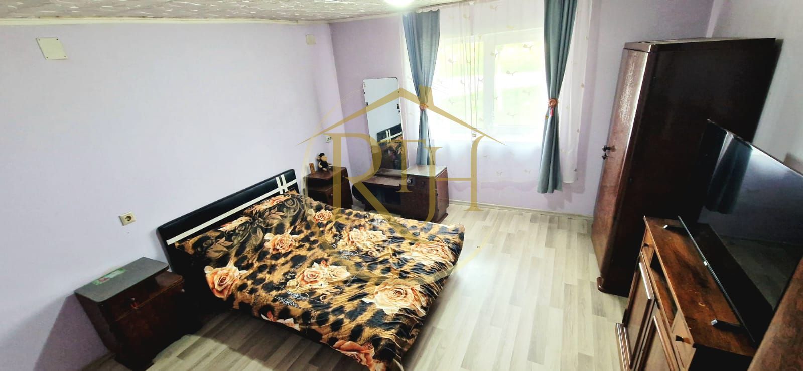 Vand casa recent renovata cu 900 mp curte si gradina in Carpinis - Poză 2