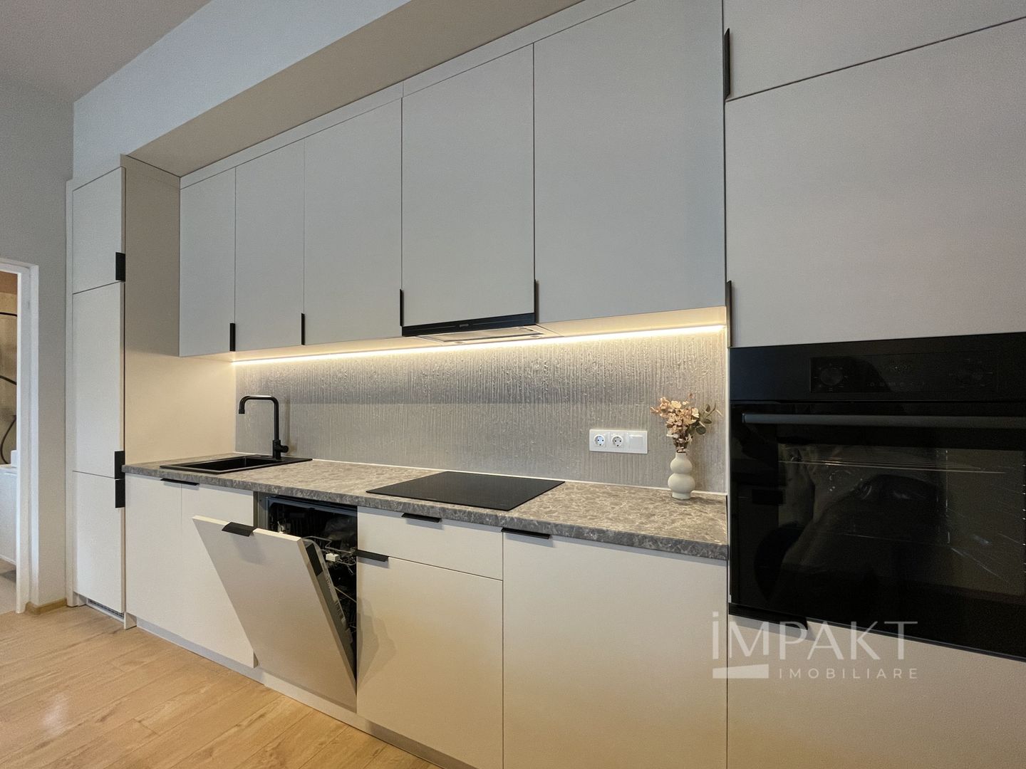 Apartament ultrafinisat cu 2 camere de vanzare in zona Semicentrala! - Poză 4