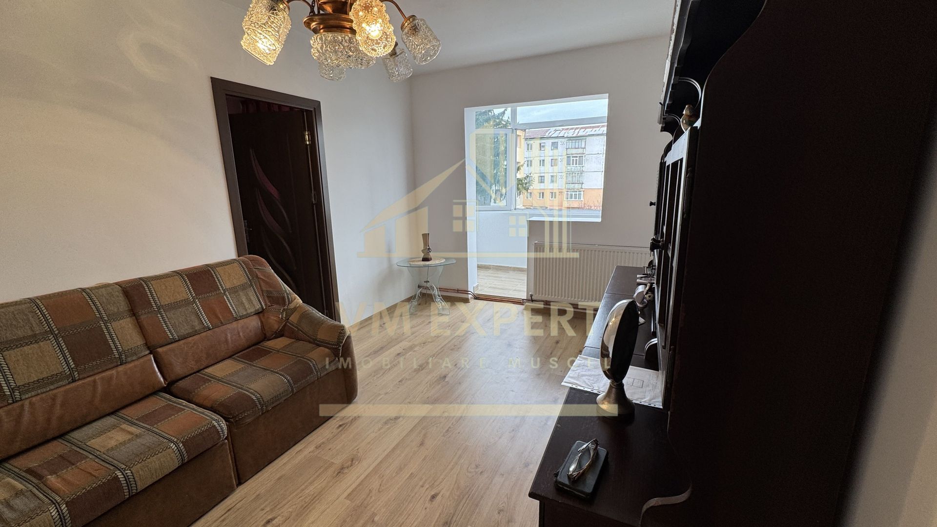 APARTAMENT 2 CAMERE ETAJ 3 VIȘOI CAMPULUNG - Poză 2