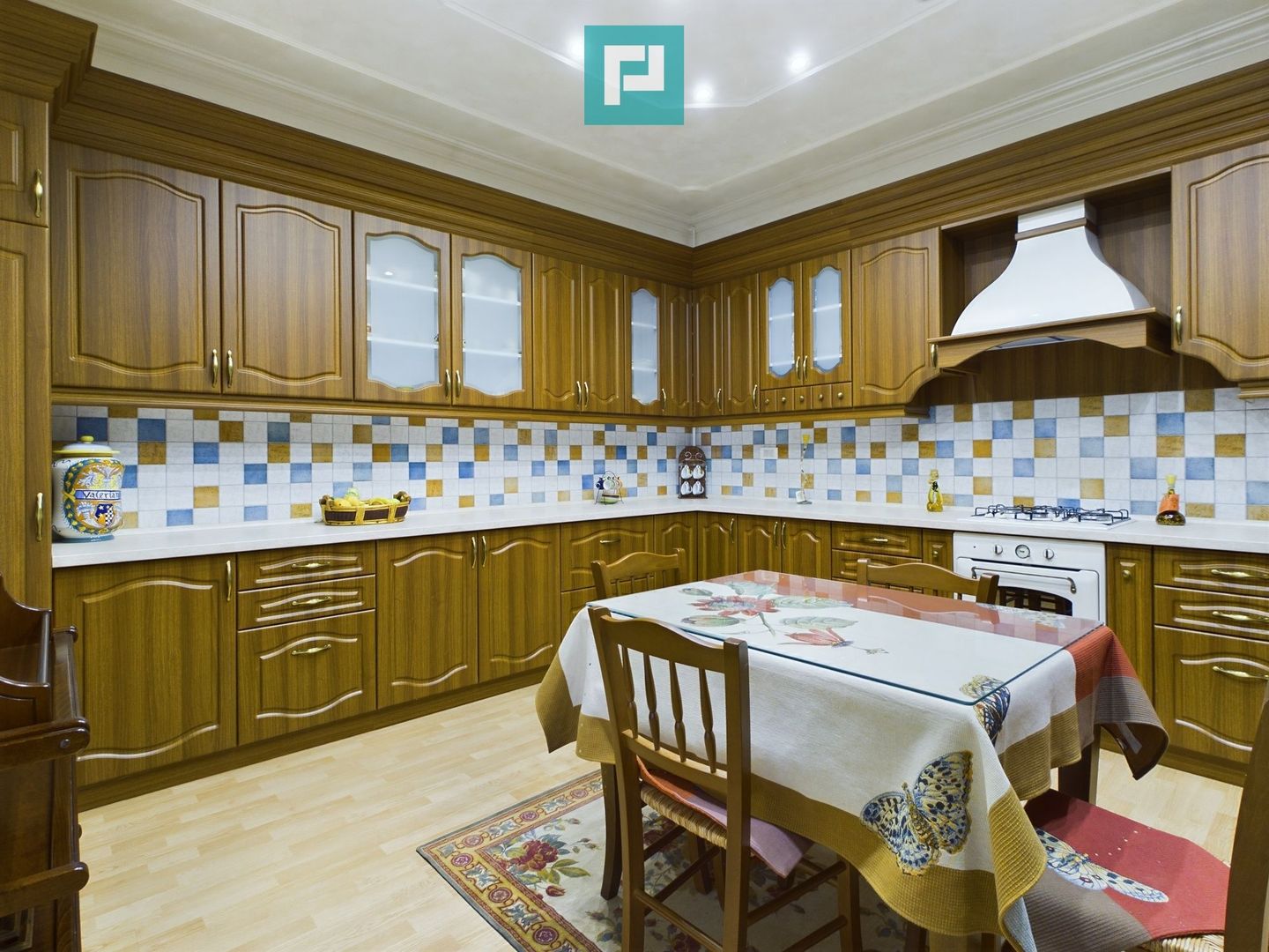 Vilă luxoasă cu o casă de oaspeți în Serbia - Poză 15