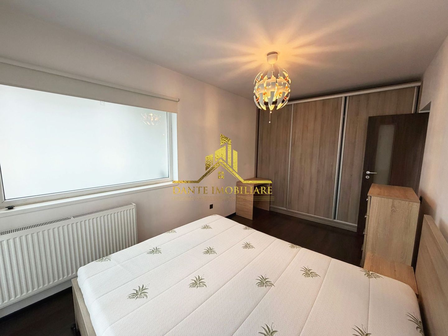 2 camere, spatios, mobilat modern, bloc nou, balcon, zona VIVO - Poză 4