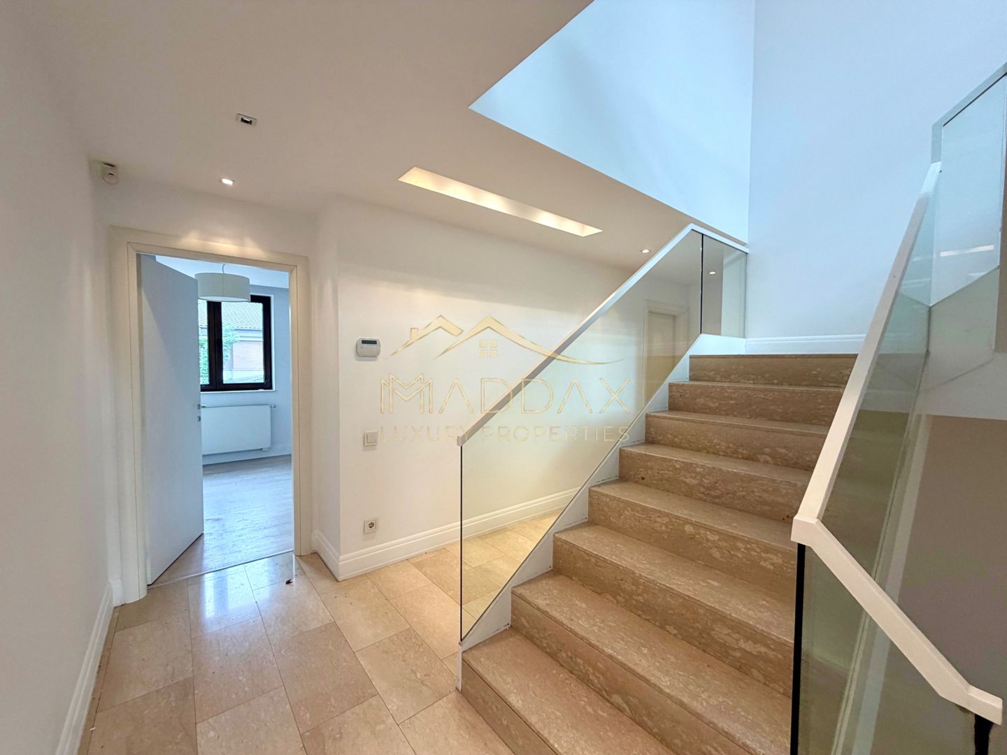 Vila cu 9 camere *900 teren* & piscina privata // Pipera - Poză 9