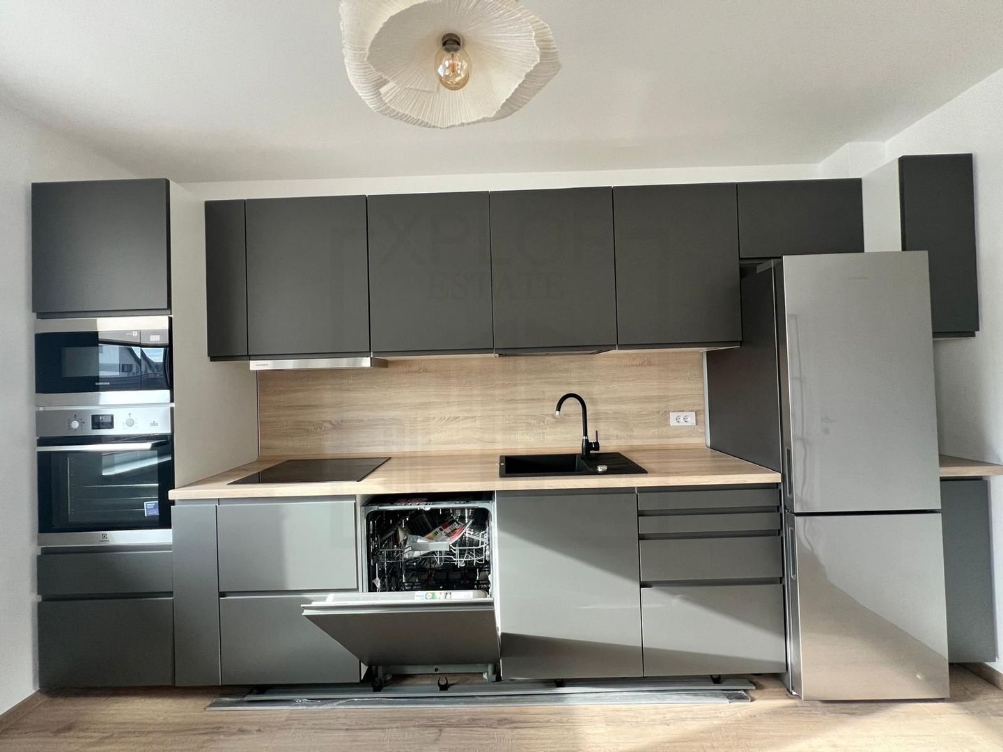 Apartament 2 Camere | Coresi | Parcare Inclusă - Poză 2