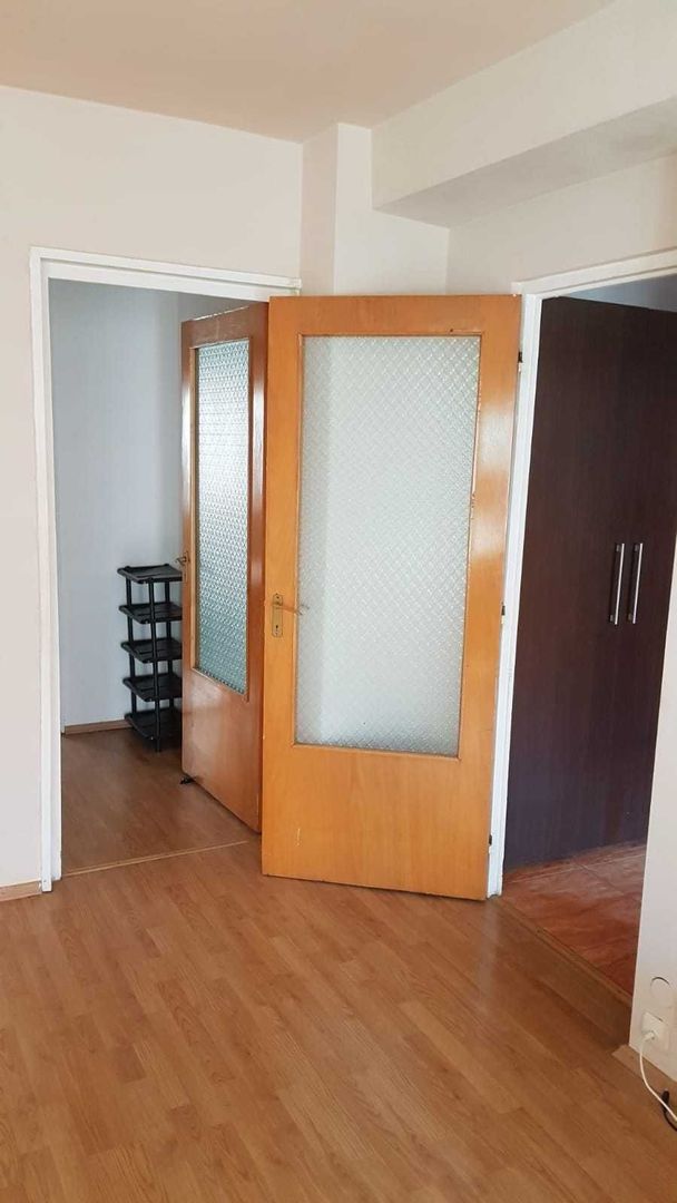 Închiriez apartament 2 camere, Decebal, spațios - Poză 2