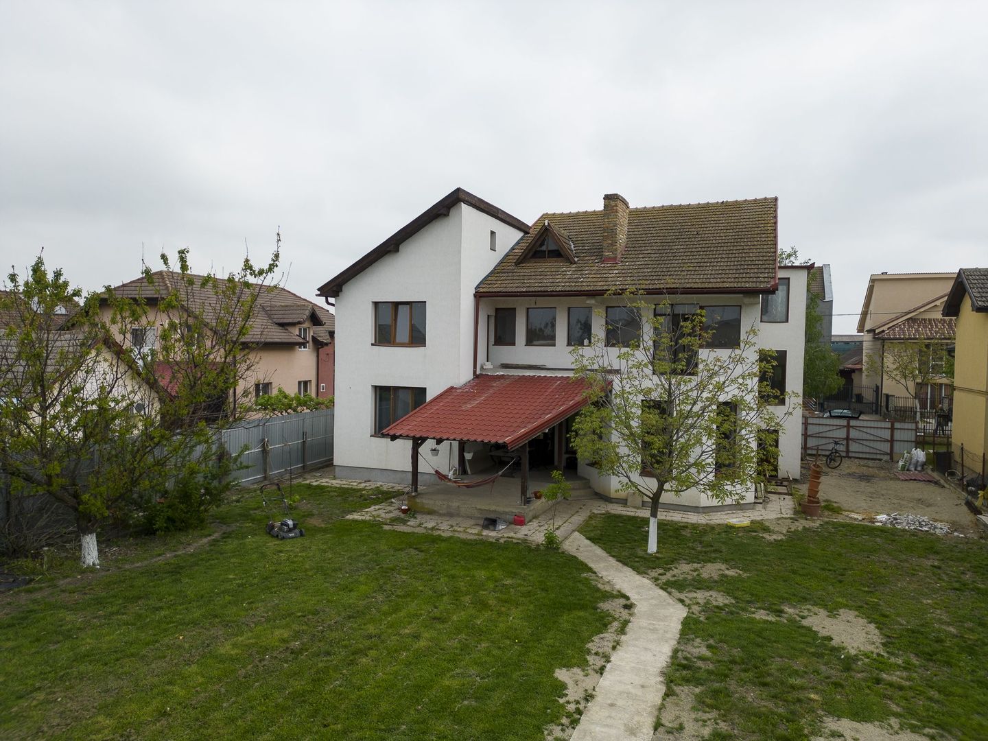 Vilă cu 8 camere în Săcălaz, Central - Poză 1