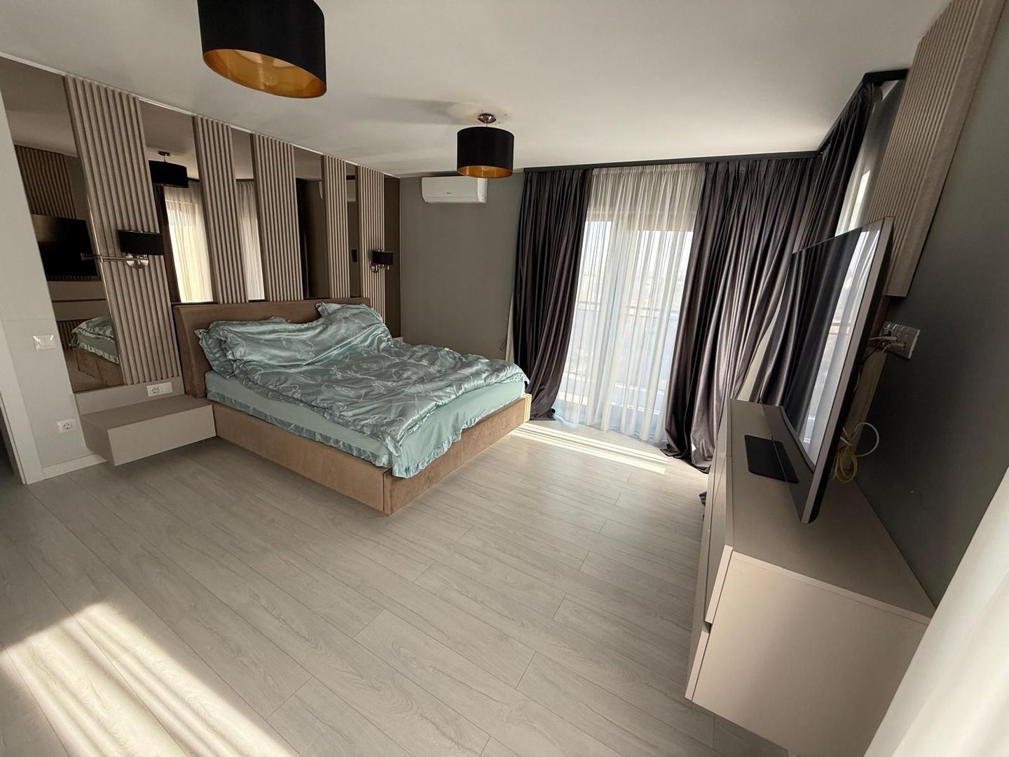 Apartament bloc NOU,4 camere,3 bai,2 terase,parcare privată - Poză 9