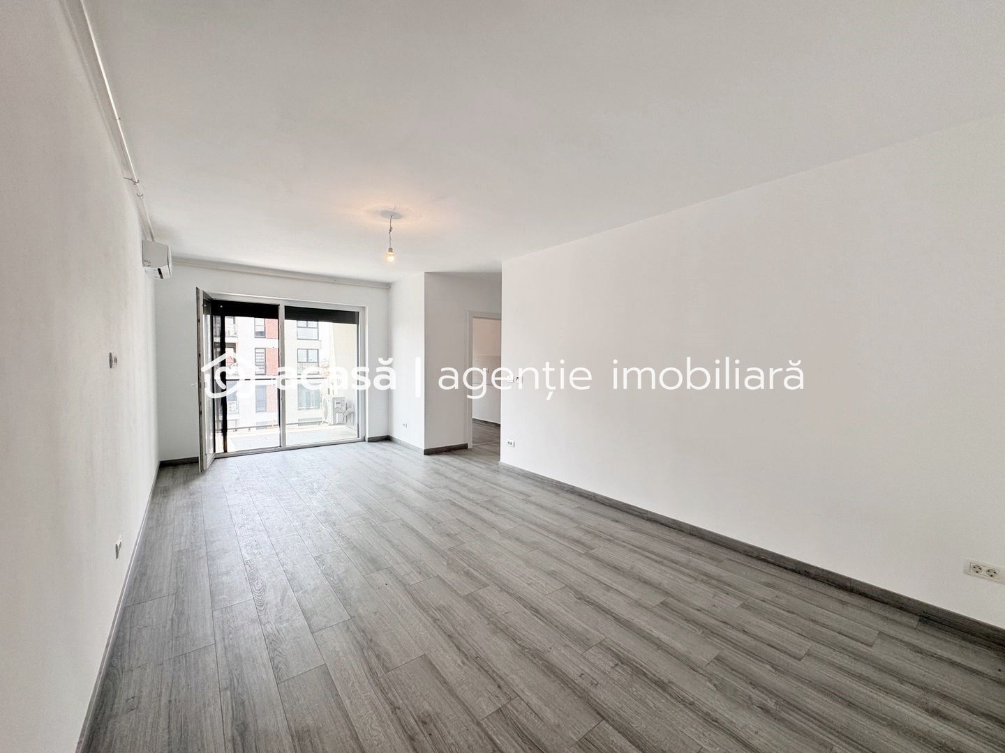 Apartament cu 3 camere, Adora Park. cu 2 locuri de parcare - Poză 9