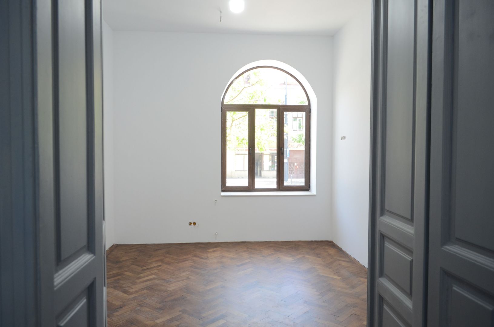 Apartament renovat in zona centrala - Poză 4