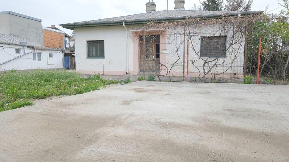 RAHOVA-Str. Muntii Carpati, cu pozitie de colt, casa si teren 580 mp. - Poză 6