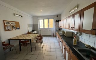 24 de locuri de cazare in 8 garsoniere si anexe pe un etaj intreg - Poză 3