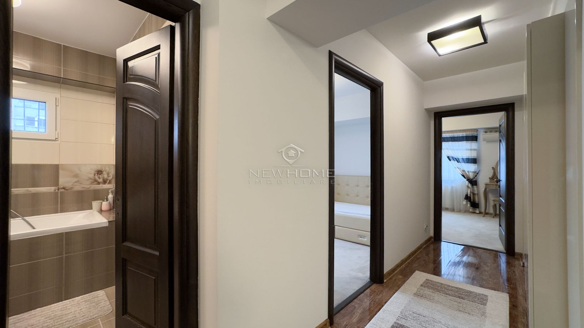 Apartament cu 3 camere, Parcare, P-ta Cipariu  zona Central - Poză 18