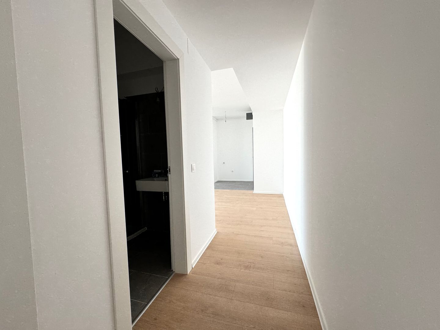 3 camere 76 mp SU + Balcon 6.5mp - Zona Lac Straulesti-Mall Colosseum - Poză 4