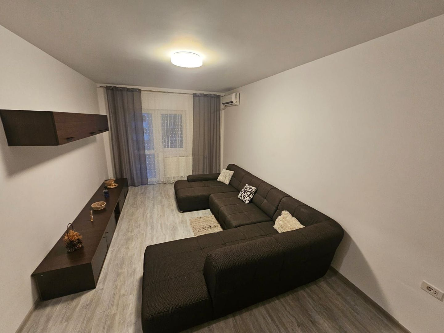 AP. 2 CAMERE-GRAND KRISTAL,PET-FRIENDLY, PARCARE,MASINA DE SPALAT VASE - Poză 1