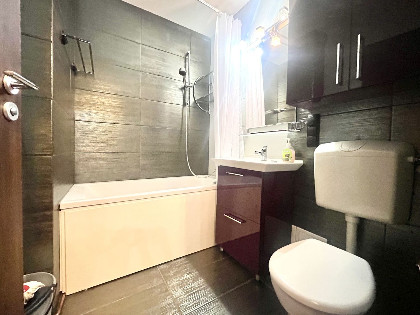 Apartament 3 camere, modern, la prima închiriere, în zona Centrala - Poză 17