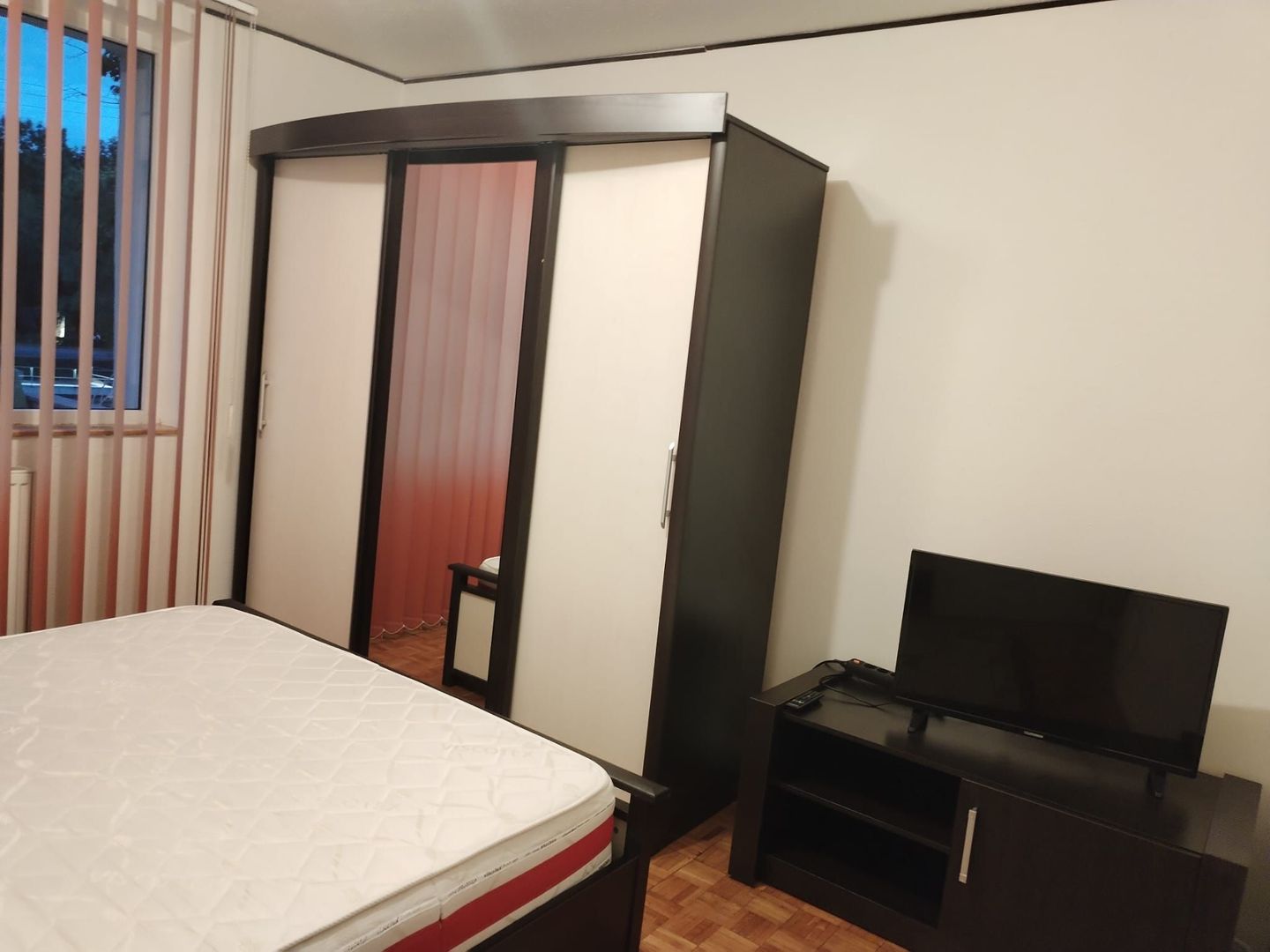 De inchiriat  apartament ultracentral cu garaj - Poză 4