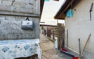 Casa modesta, 2500 mp teren, Domnesti - Poză 10