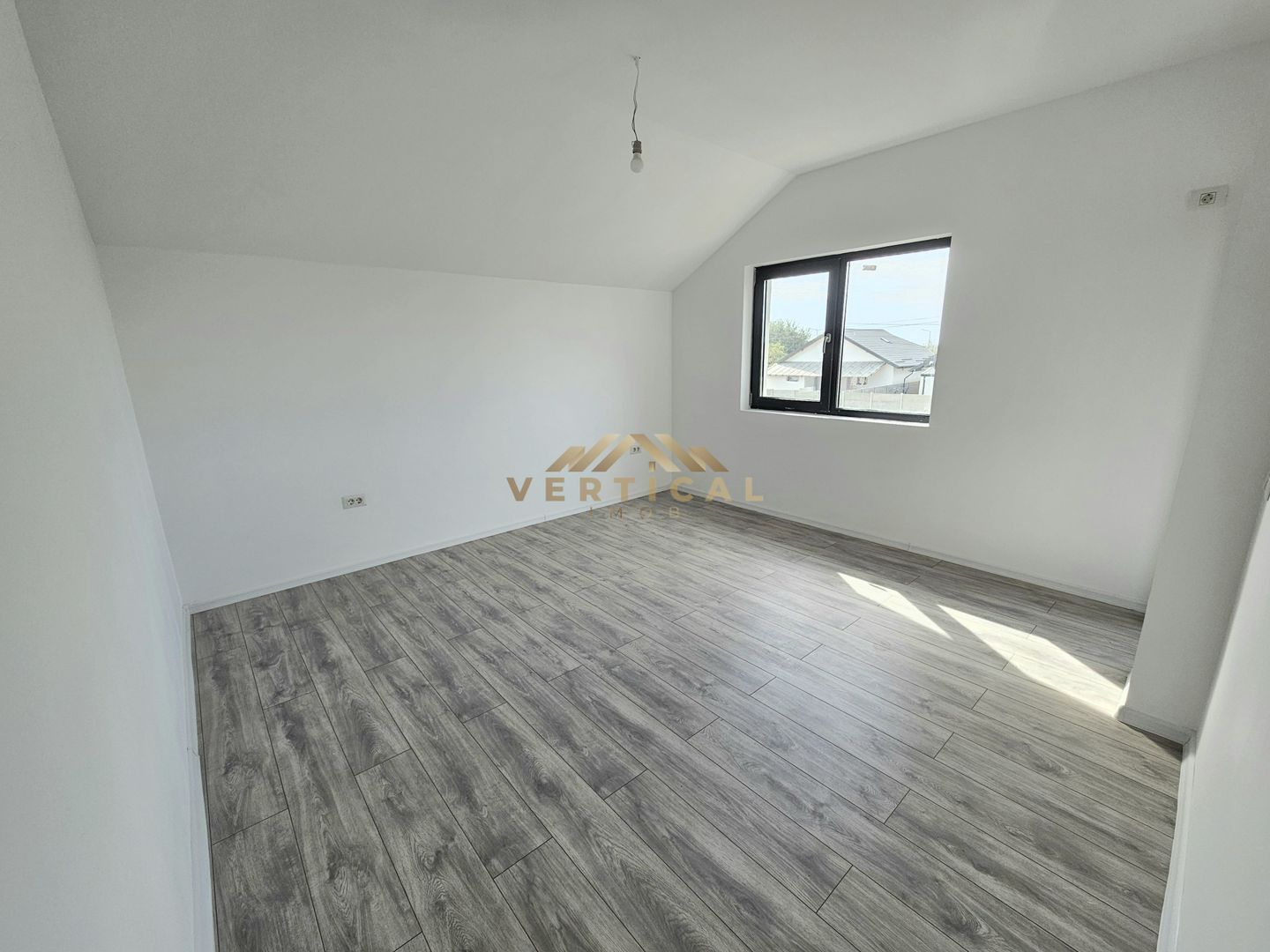Vila 4 camere in centrul comunei Berceni - Poză 9