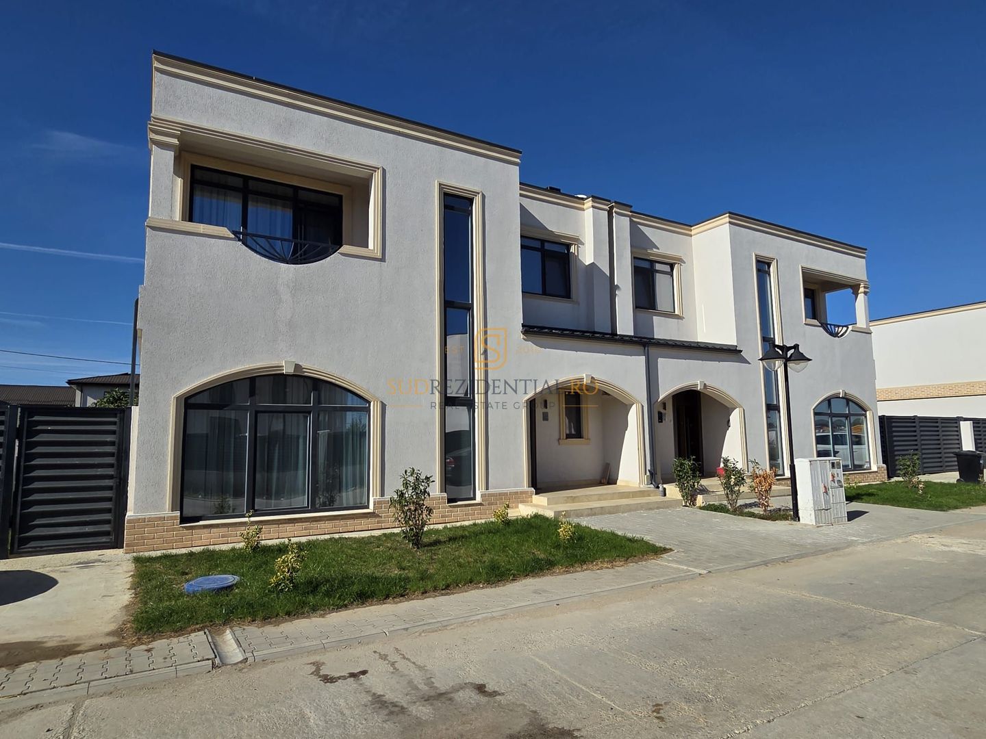 VILĂ MODERNĂ DE VÂNZARE –  POMPA DE CALDURA , PANOURI FOTOVOLTAICE - Poză 26