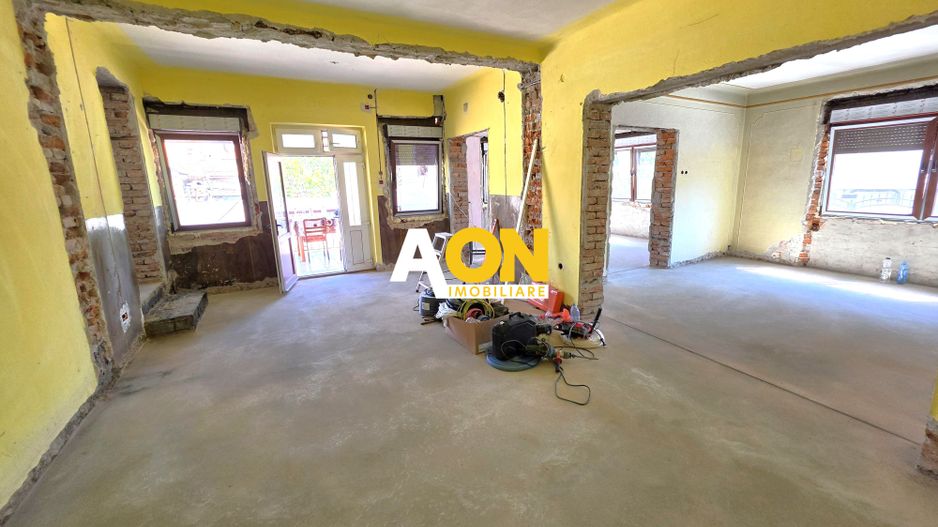 Casă semifinisată, 4 camere, 350 mp teren, la asfalt, zona Centru - Poză 4