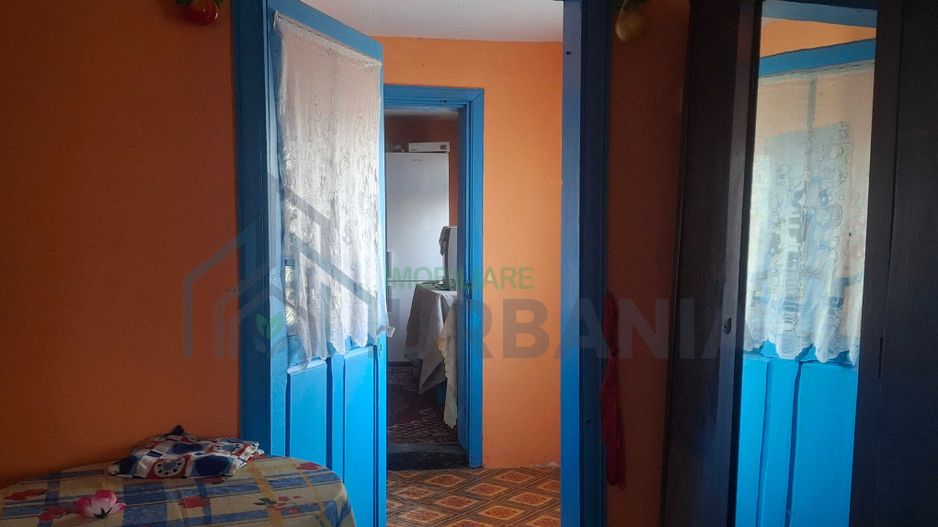 Casă de vânzare în satul Perieni, comuna Probota, cu grădină - Poză 6