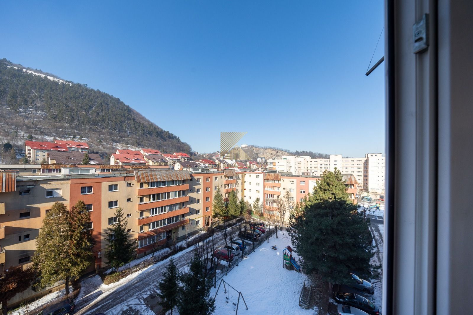 Apartament 3 camere, vedere superbă, Răcădău, str. Carpenului - Poză 8