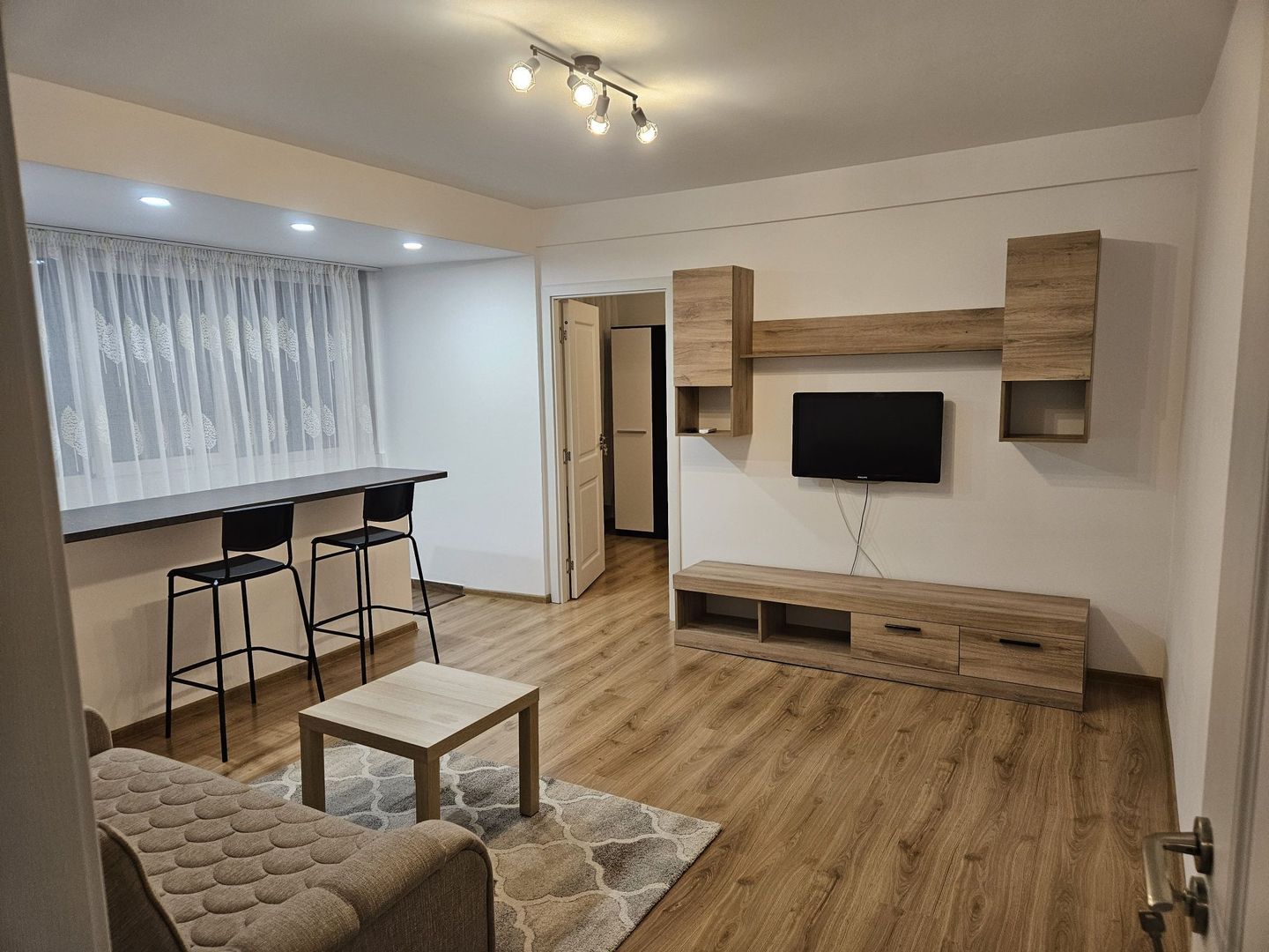 De inchiriat apartament cu 2 camere , Eroii Revolutiei - Poză 2
