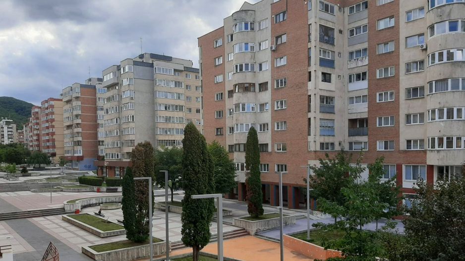 Vanzare 3 camere complet renovat zona pietonala Racadau - Poză 1
