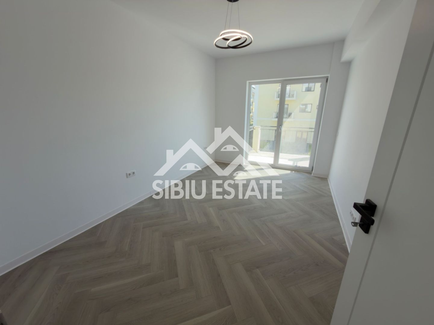 Apartament cu 3 camere,boxa depozit, Finisat La Cheie te muti imediat - Poză 5