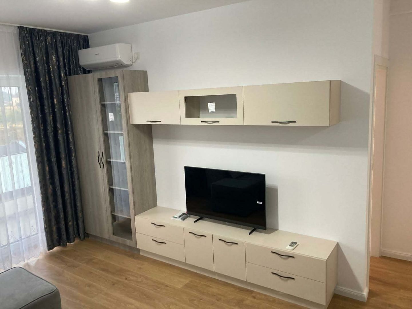 Apartament 1 cameră dec 42 mp + loc parcare Unirea Towers 400 euro - Poză 1