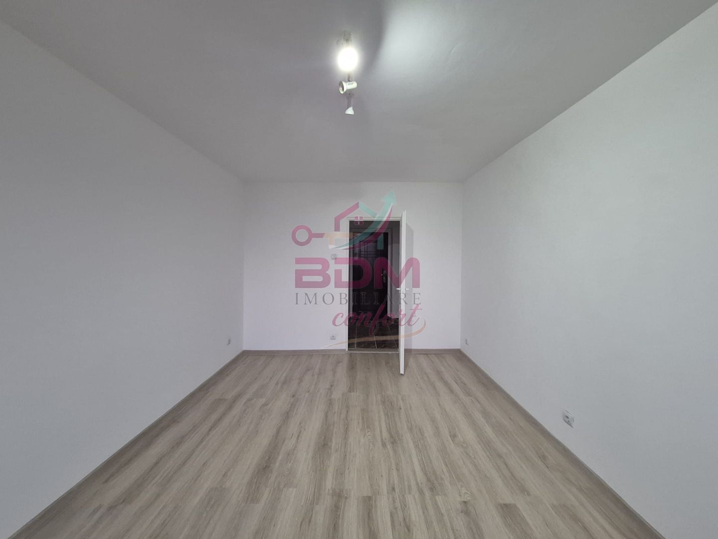 Apartament 2 camere | decomandat | zona Micro 2 - Poză 3