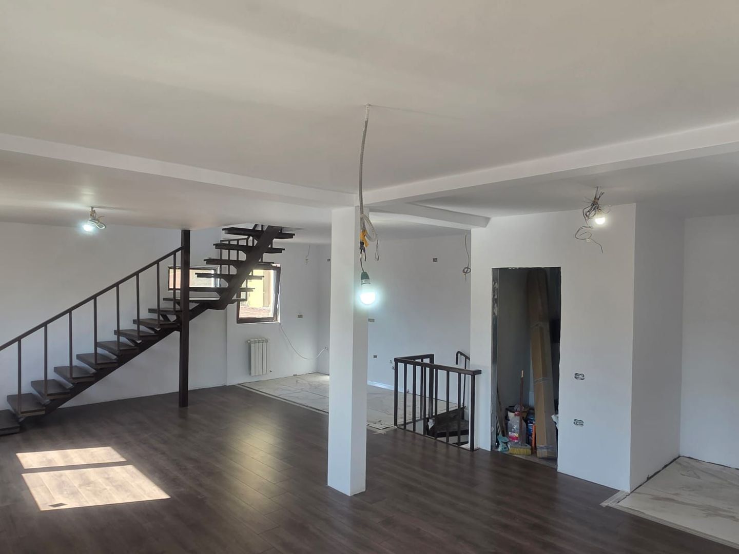 Vila Modernă și Complet Renovată în Otopeni – Oferă Confort și Accesibilitate - Poză 15