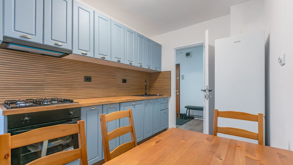 Chirie 2 camere Astra Brașov: 57 mp, AC și două balcoane închise - Poză 7