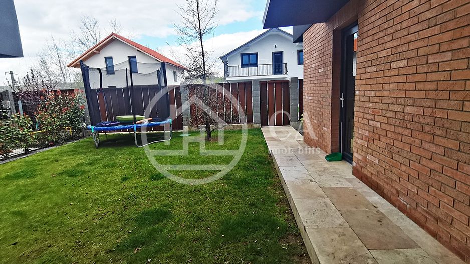 Casă de vânzare stil mediteranean cu 5 camere in Tineretului, Oradea - Poză 2