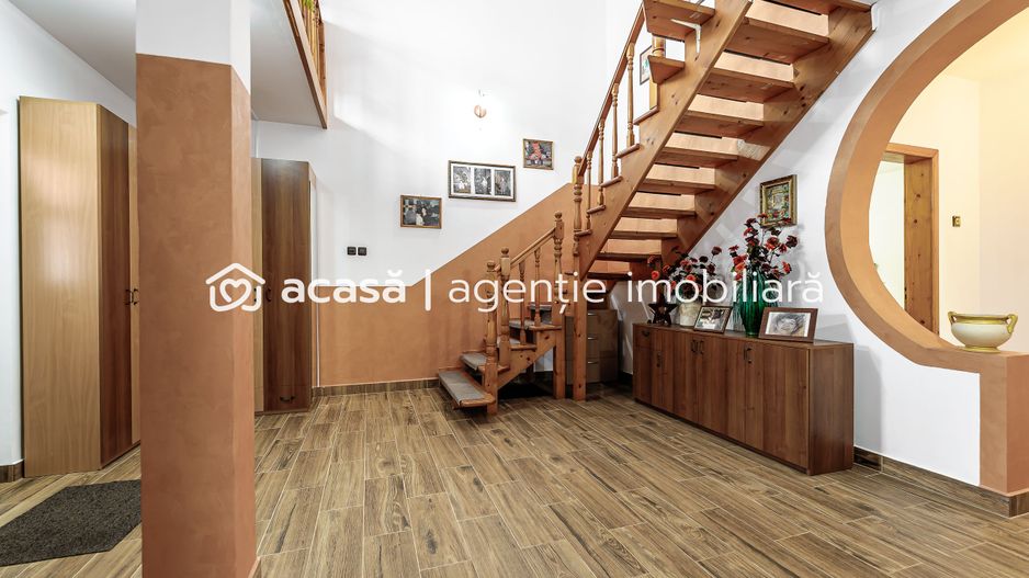 Casă generoasă cu două apartamente în Bujac - Poză 2