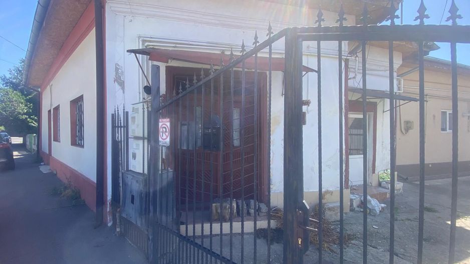 Vanzare casă bine poziționată – Târgoviște, strada Berzei - Poză 1