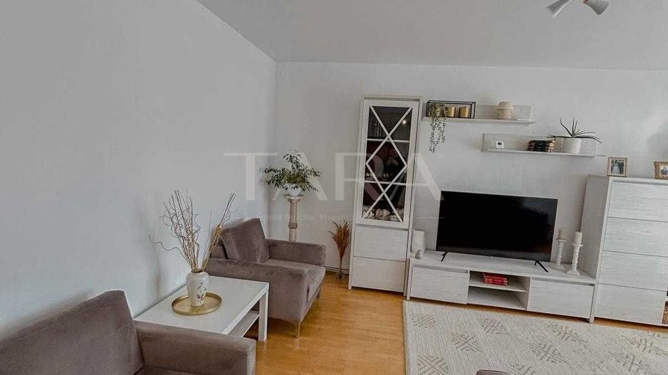 Apartament spațios, 4 camere, 106 mp, două balcoane, parcare, central. - Poză 1