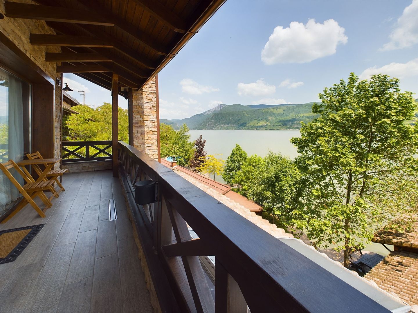 Pensiune de Lux pe Malul Dunării în Dubova - Poză 17