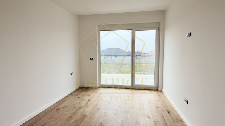 Com 0 | Duplex superb cu 5 camere despartit prin garaj | Dumbravita - Poză 2