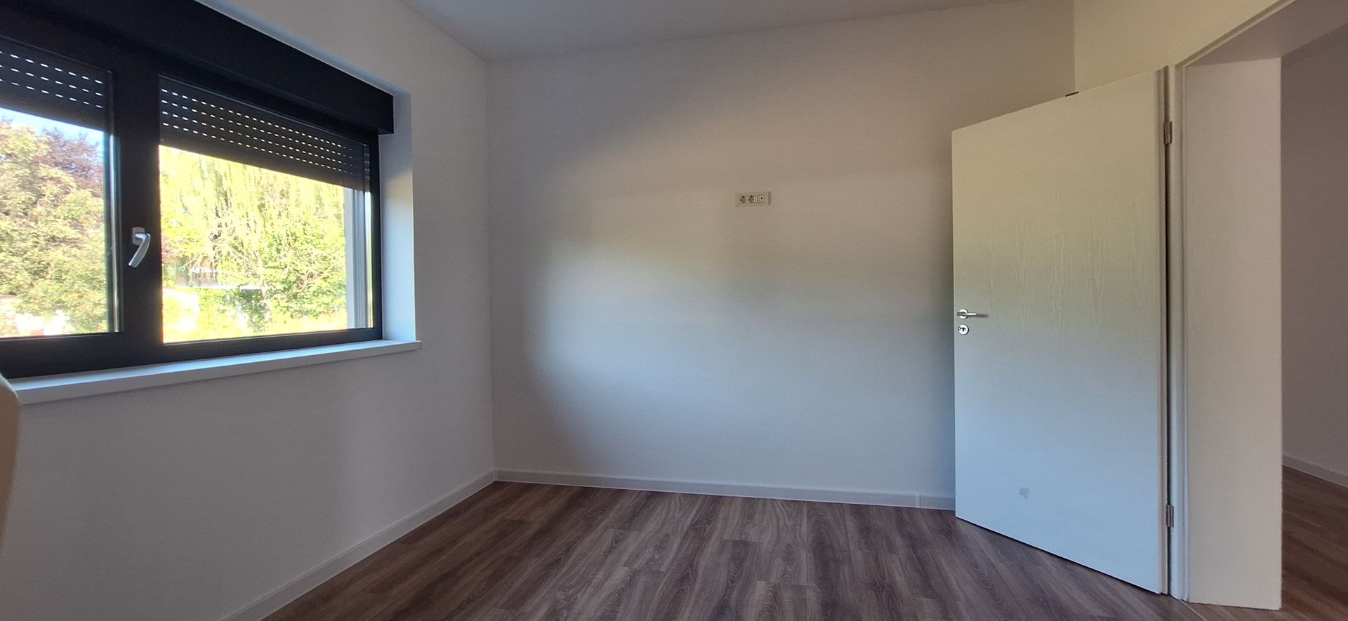 Casa individuala parter cu garaj - Dumbravita - Poză 20