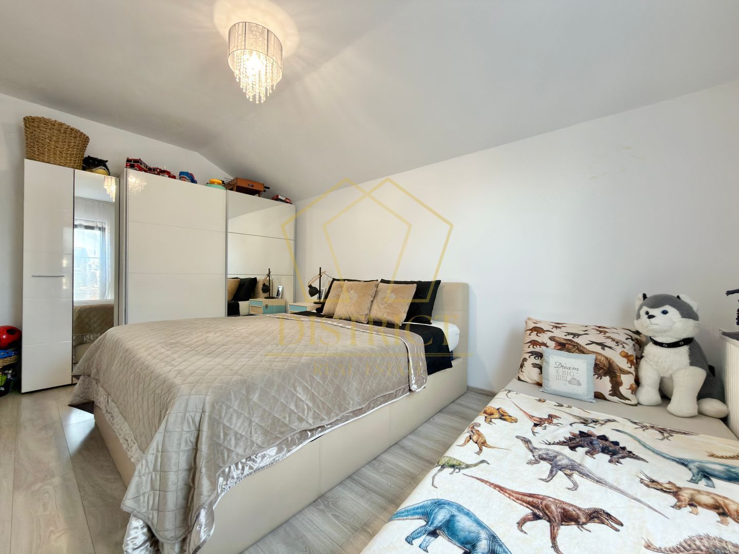 Apartament cu 2 camere complet mobilat si utilat la etajul 1 in Giroc la asfalt. - Poză 2